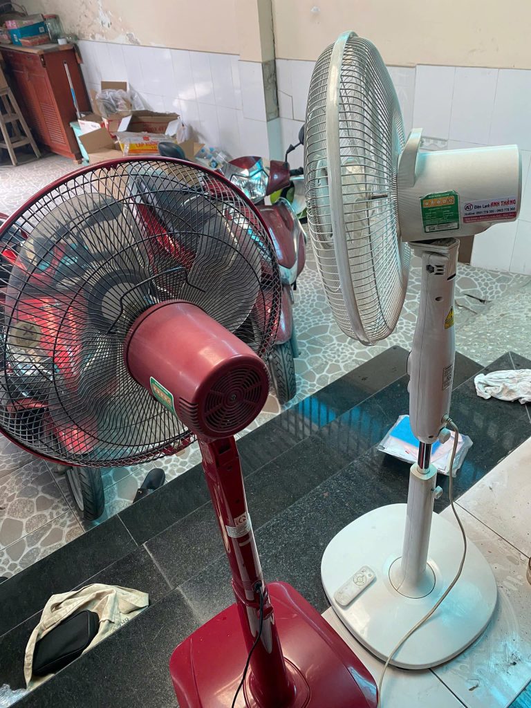 Quạt điện Sharp PJS0425RV không có nguồn – Ca kiểm tra thực tế 2026 quat dien toshiba f lsd10wvn khong dao gio.JPG 2 1