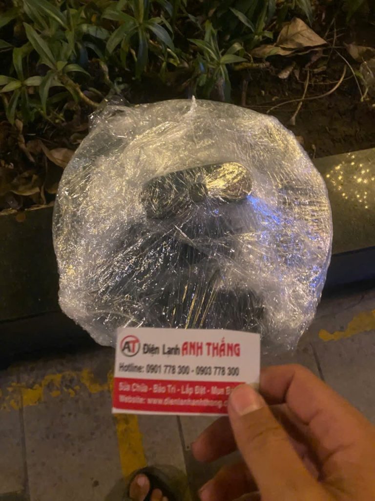 Robot hút bụi R3M0D24A sạc không vào – Ghi nhận kiểm tra thực tế 2026 robot hut bui r3m0d24a sac khong vao.JPG 3