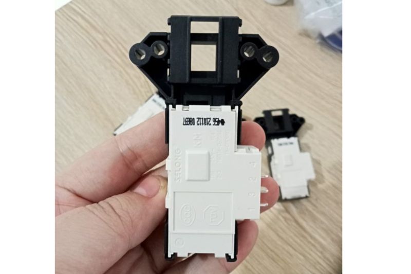 Cách Loại Bỏ Công Tắc Cửa Máy Giặt Toshiba Nhanh Chóng Và Dễ Thực Hiện 2026 công tắc cửa máy giặt