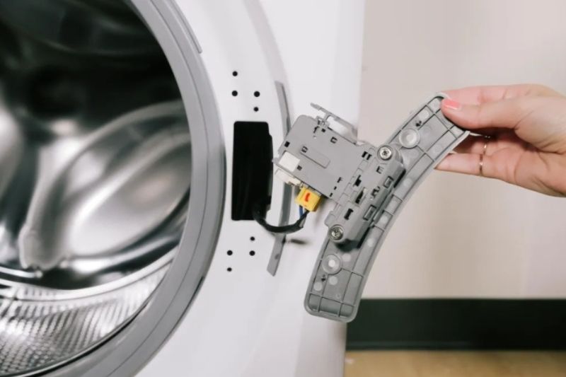 Cách Loại Bỏ Công Tắc Cửa Máy Giặt Toshiba Nhanh Chóng Và Dễ Thực Hiện 2026 kiểm tra công tắc cửa