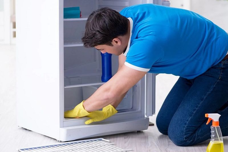 Tủ Lạnh Chảy Nước Dưới Sàn Do Đâu? Nguyên Nhân Và Cách Khắc Phục 2026 chay nuoc ra san