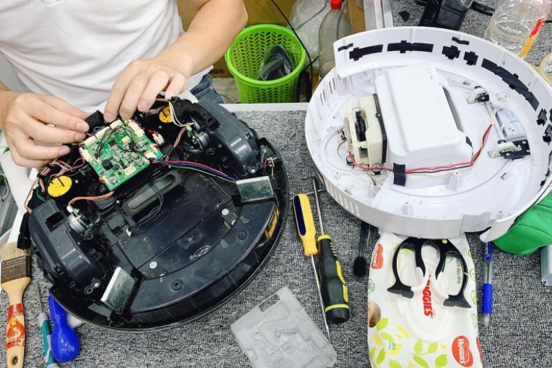 Robot Hút Bụi Không Quay Chổi Chính: Dấu Hiệu, Nguyên Nhân Và Cách Sửa 2026 dung cu sua robot