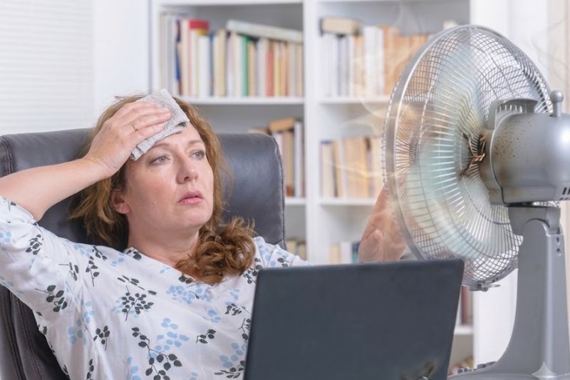 Xử Lý Quạt Điện Bị Rung Lắc Mạnh Khi Hoạt Động Nhanh Tại Nhà 2026 so quat nong