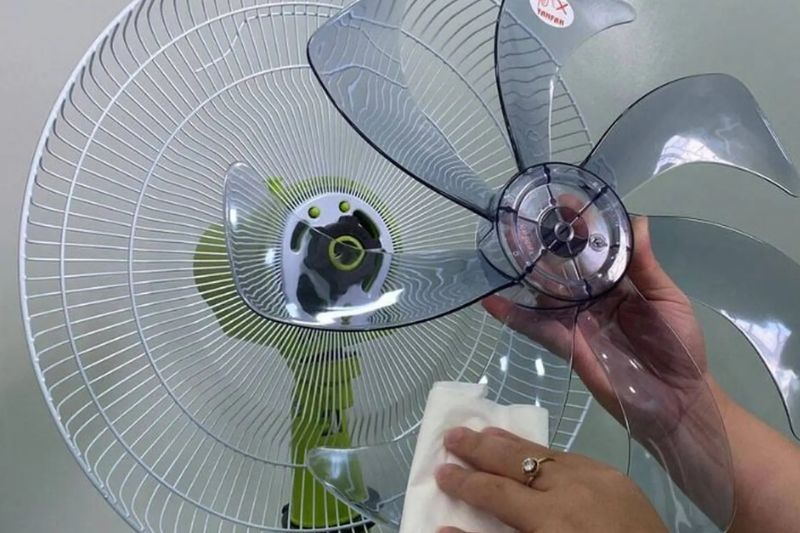 Nguyên Nhân Quạt Điện Bị Hỏng Cánh Quạt Và Cách Sửa Triệt Để 2026 ve sinh canh quat 1