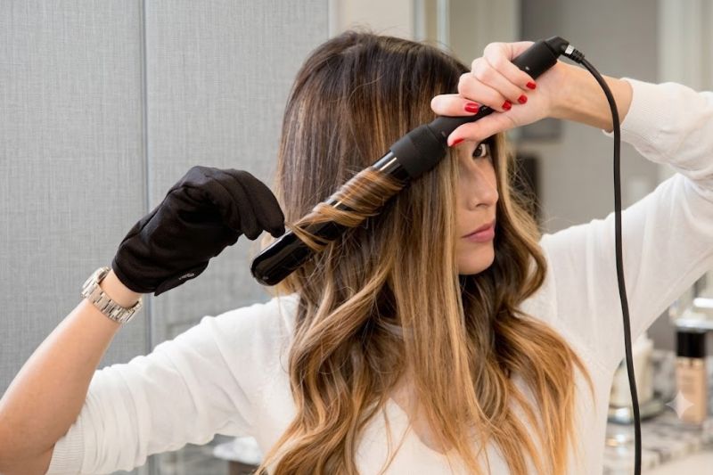 Máy Uốn Tóc Có Mùi Khét: Nguyên Nhân Và Cách Xử Lý Triệt Để 2026 may uon toc khong vao dien