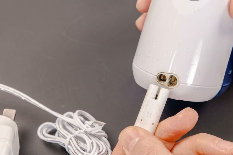 Máy Tăm Nước Không Giữ Pin: Nguyên Nhân Và Cách Khắc Phục 2026 cong sac do