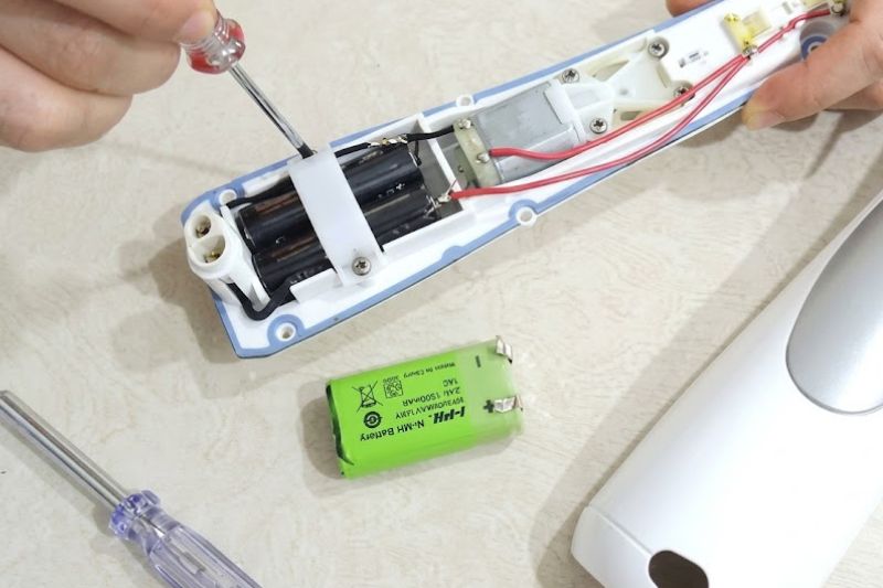 Tìm Hiểu Máy Tăm Nước Pin Bị Phồng Phải Làm Sao Là Đúng Nhất 2026 tam nuoc chai pin