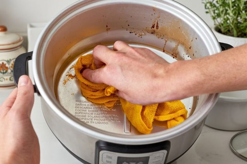 Hướng Dẫn Bảo Dưỡng Nồi Nấu Chậm Định Kỳ Tại Nhà Nhanh Chóng 2026 tẩy cặn nồi nấu chậm