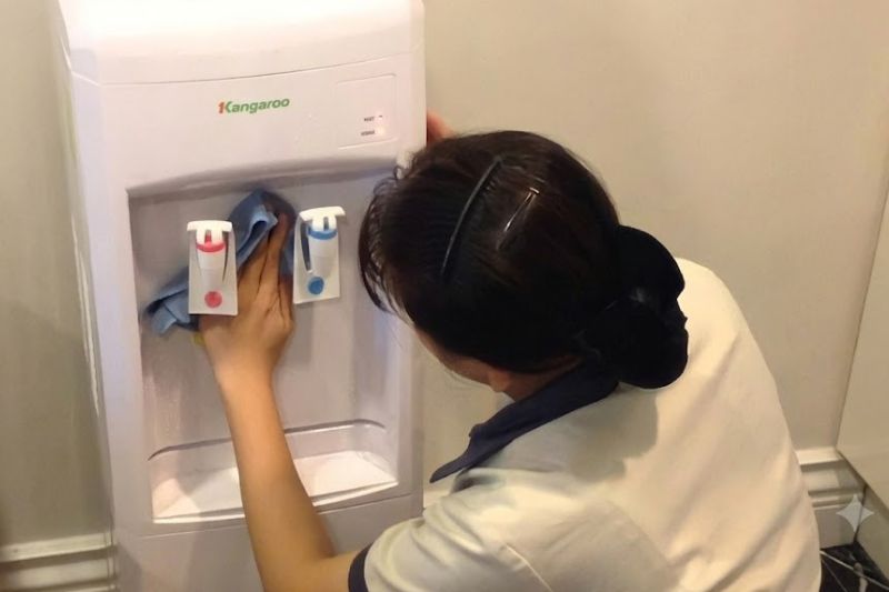Cách Vệ Sinh Máy Lọc Nước Chi Tiết Tại Nhà Ai Cũng Làm Được 2026 vệ sinh máy lọc nước ở nhà